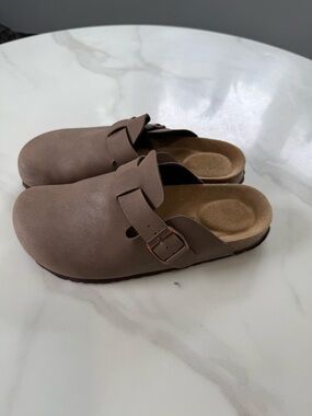 Women’s Slip-On Buckle Clog Sandals in Taupe